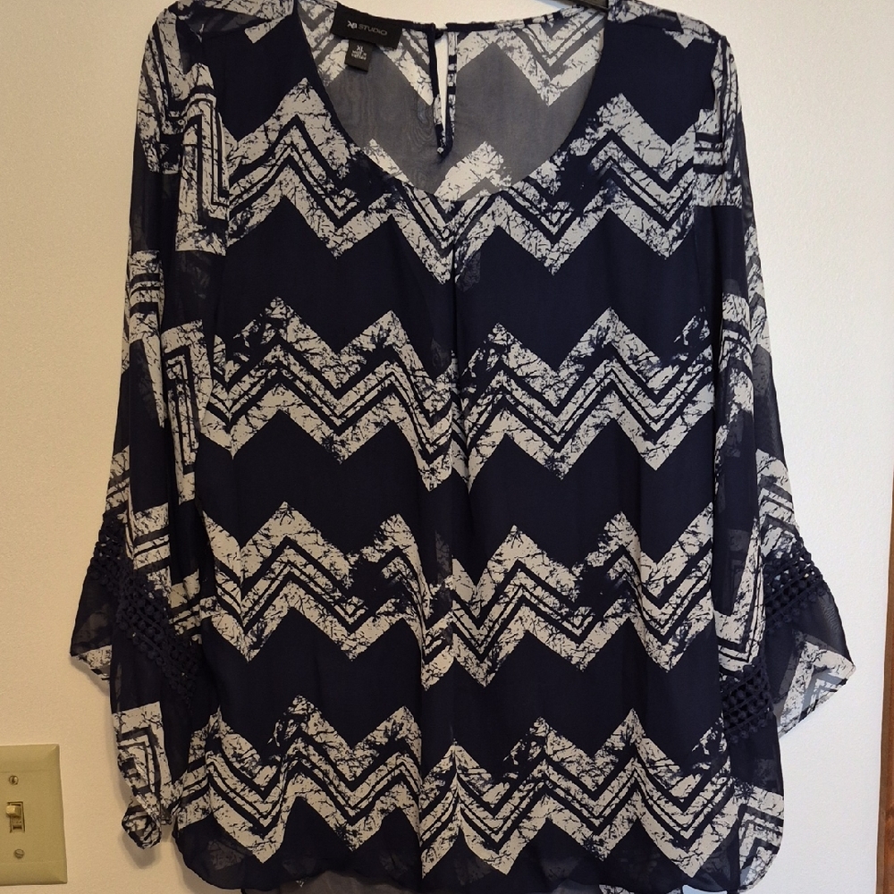 AB  Studio Womens Navy Blue & White Chevron Pattern Blouse SZ XL